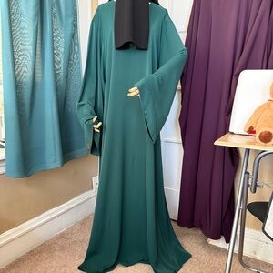 Dark green closed abaya